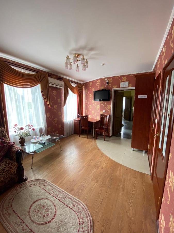 Золотий Лев Hotel Zvenyhorodka Luaran gambar